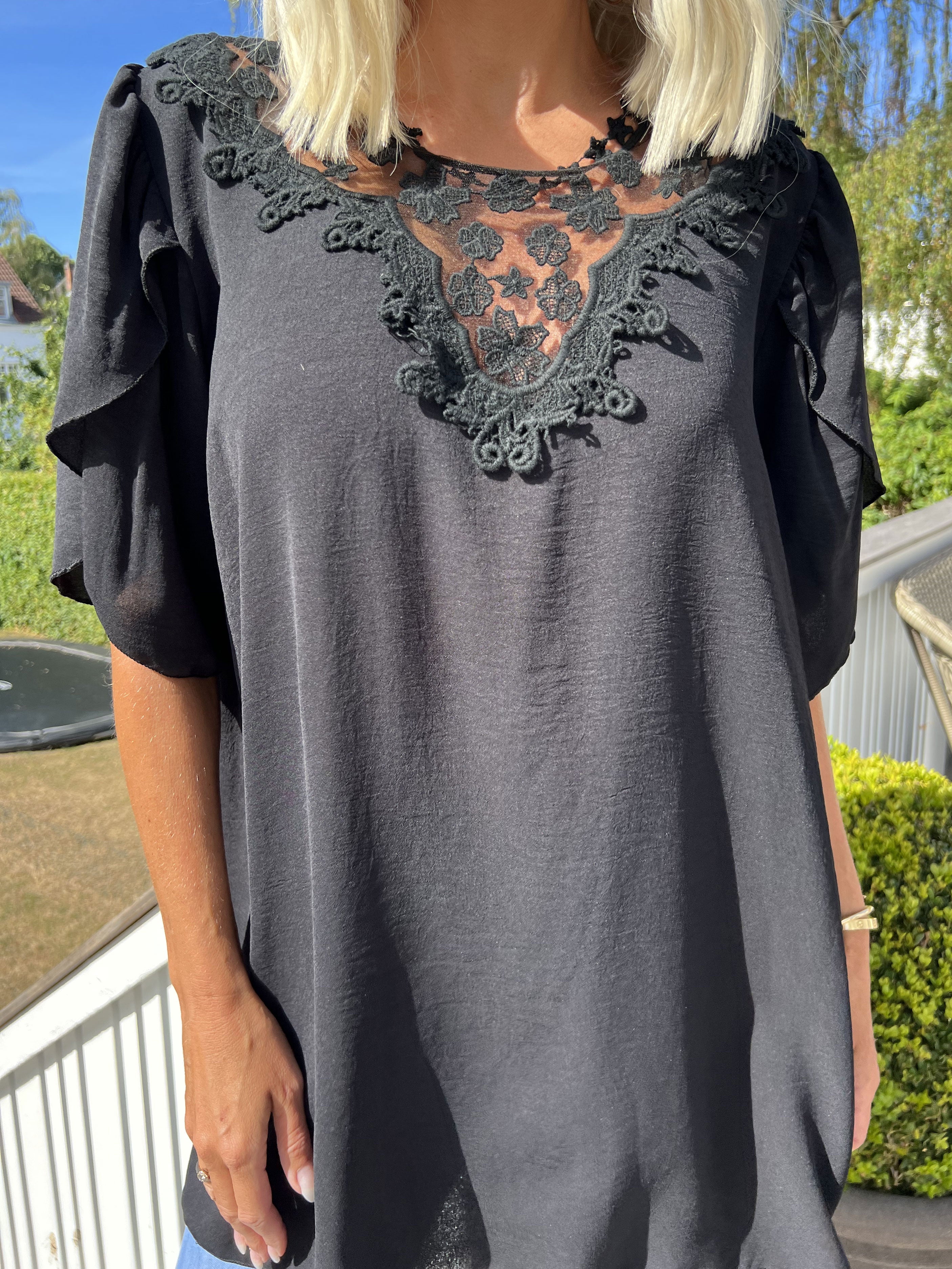 Malle - Sød tunika med blonde